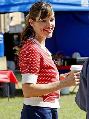 Jennifer Garner Valentine’s Day Sweater | ShoppingandInfo.com