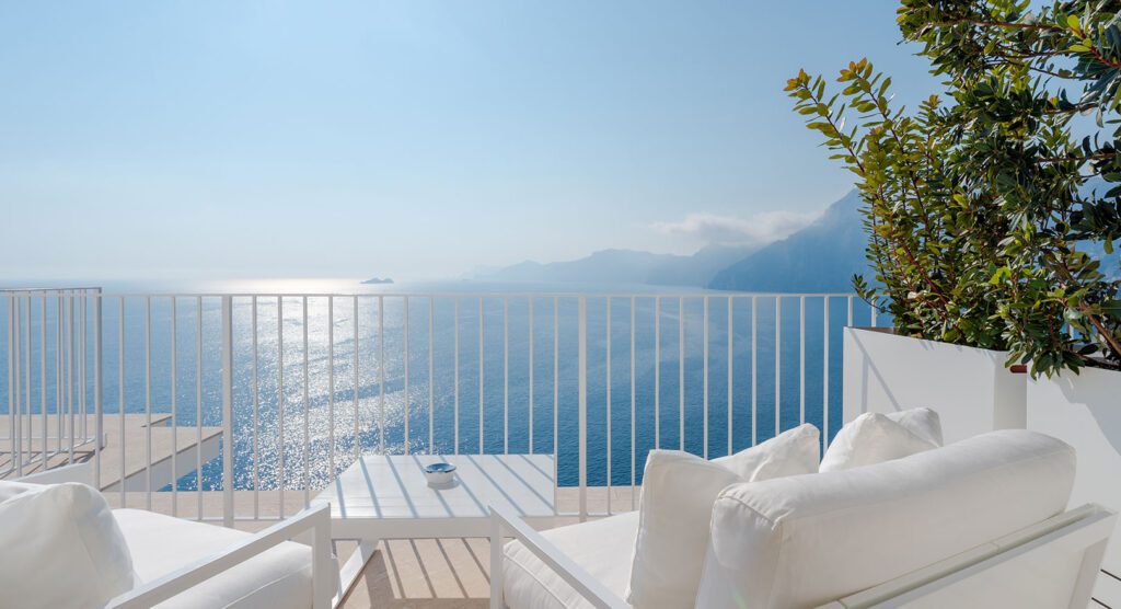 Vacation in Praiano Italy: Summer Packing List & Luxury Hotels