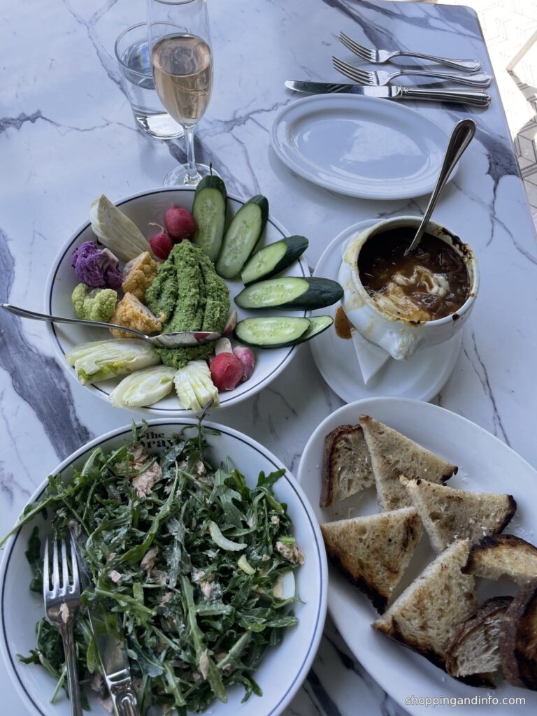 Lunch at the former Draycott in Palisades Village - Palisades Village lunch outfits
