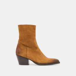 Dolce Vita Klyde Boots in Cognac Suede - Elsa Dutton outfits