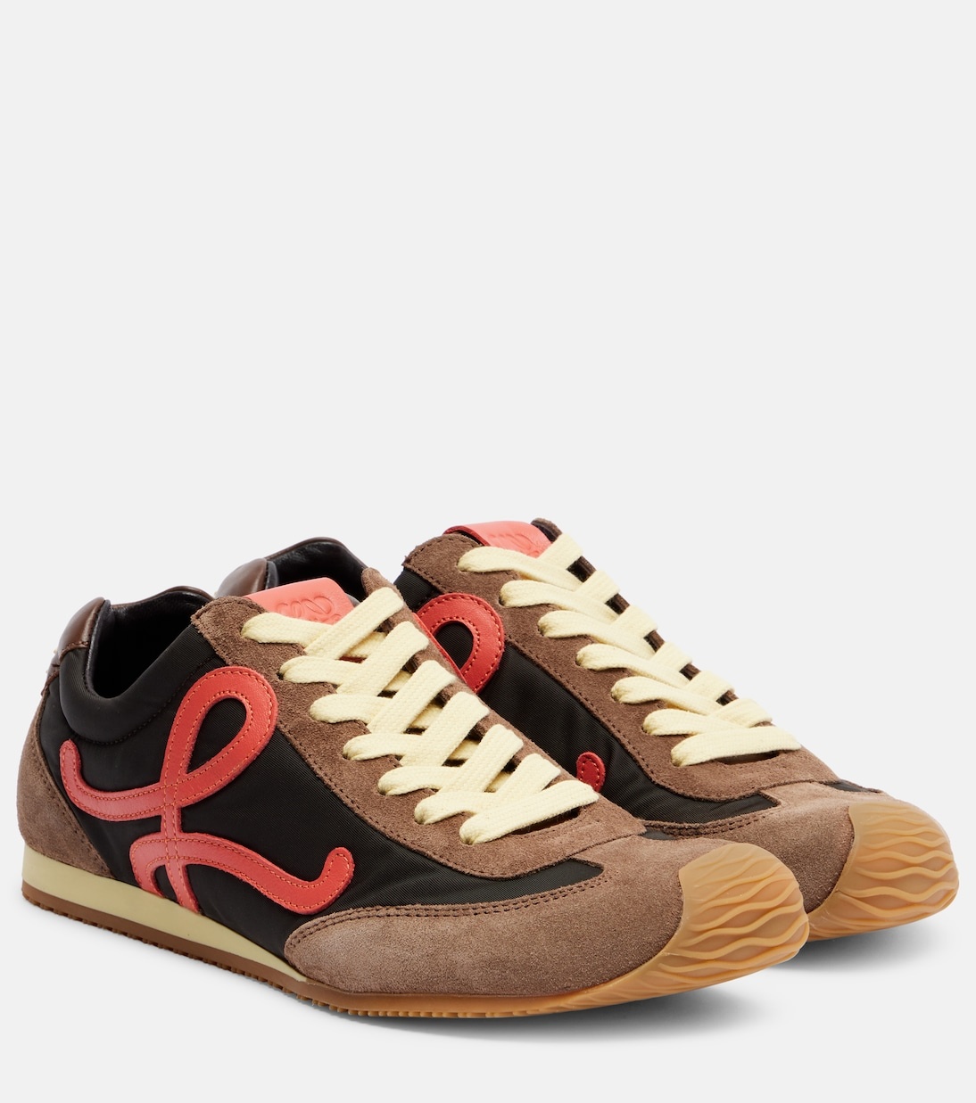 Low-profile sneakers with trousers: Loewe Ballet Runner 2.0 in Chocolate/Coral/Yellow