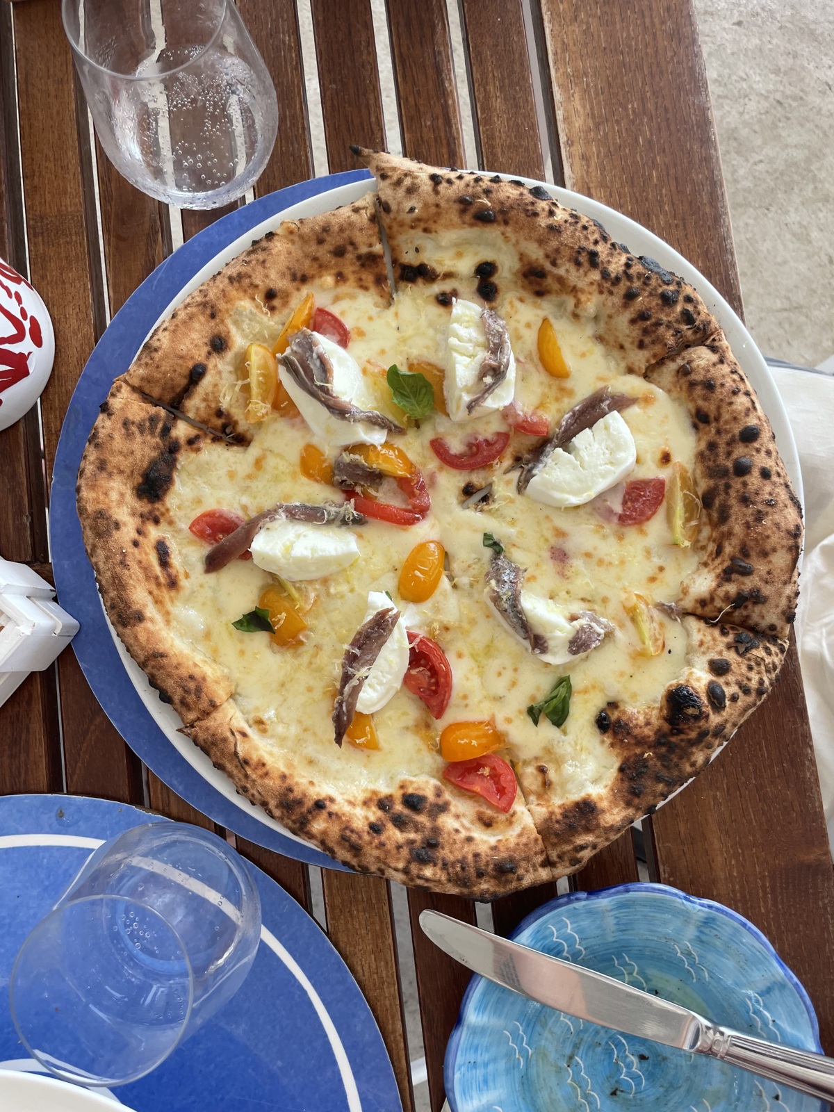 amalfi coast pizza table