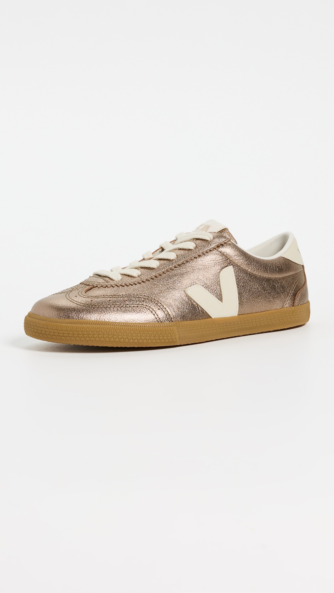 Low-profile sneakers with trousers: Veja Volley sneakers in Bronze/Pierre