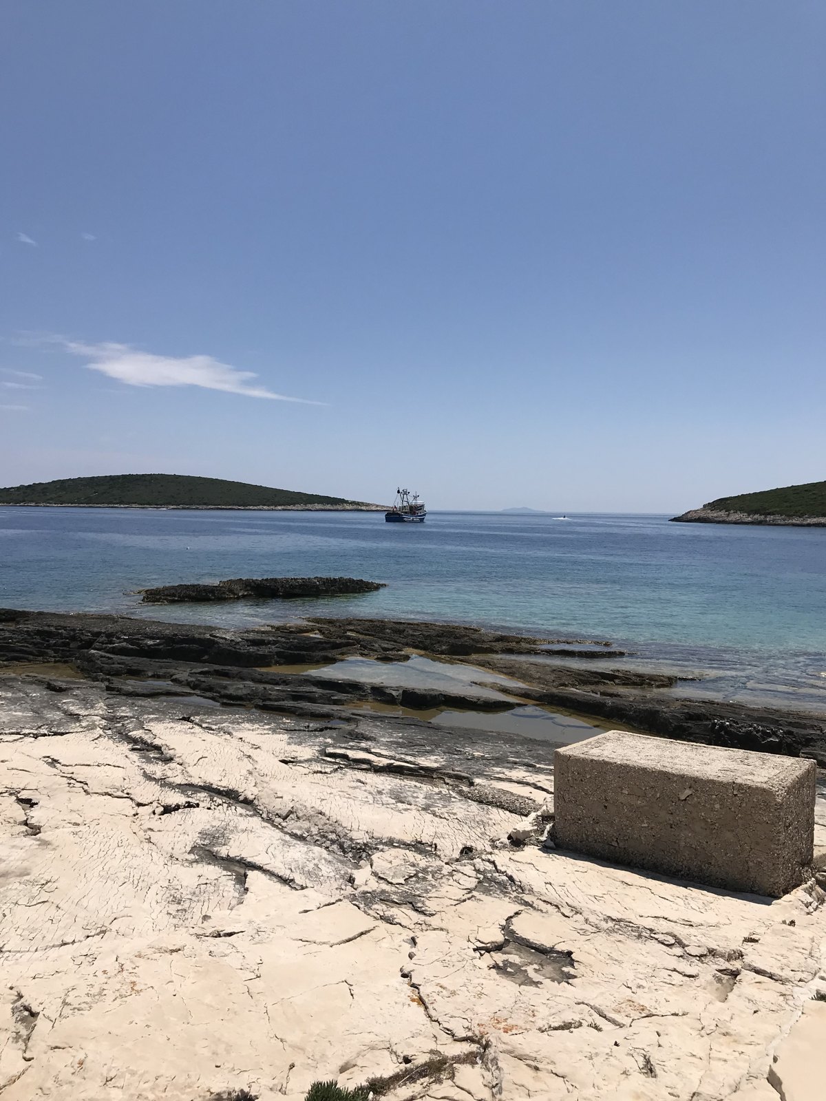 croatia rocky coast islands