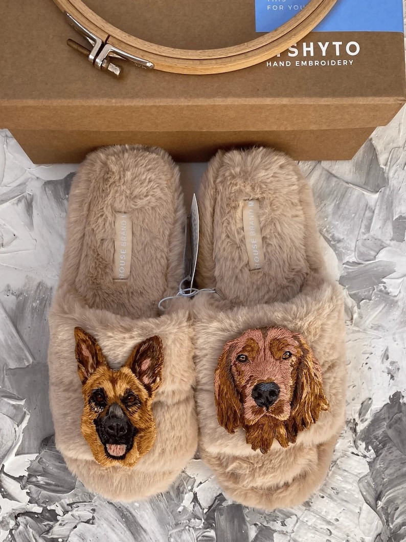Beige fuzzy slippers with embroidered dog portraits