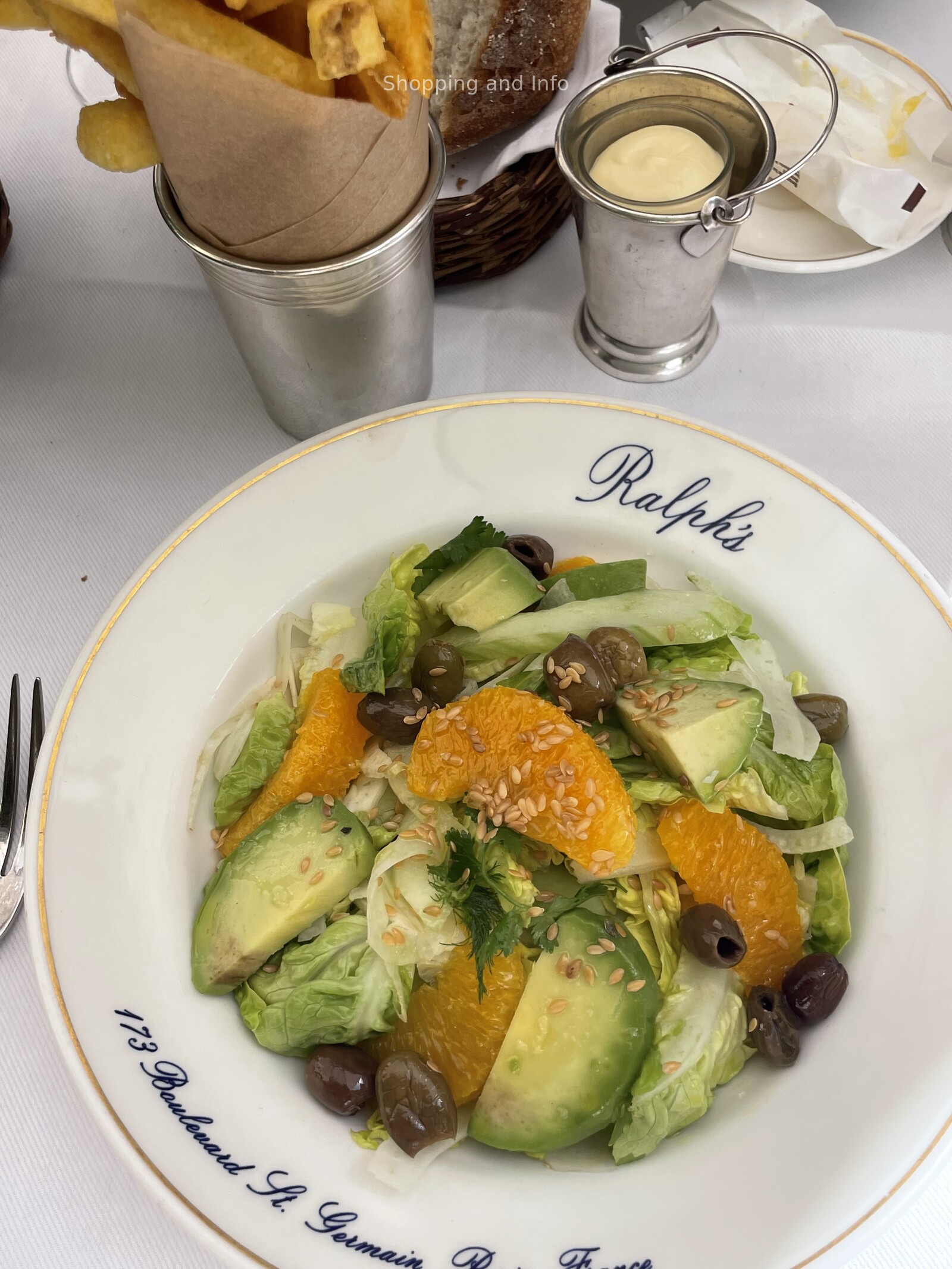 White button-up shirts: lunch at Ralphs in Paris on Boulevard Saint Germain