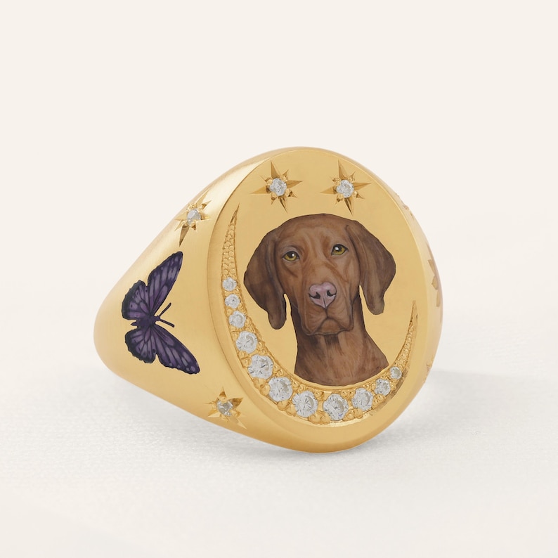 Custom dog portrait signet ring with a Vizsla and floral details