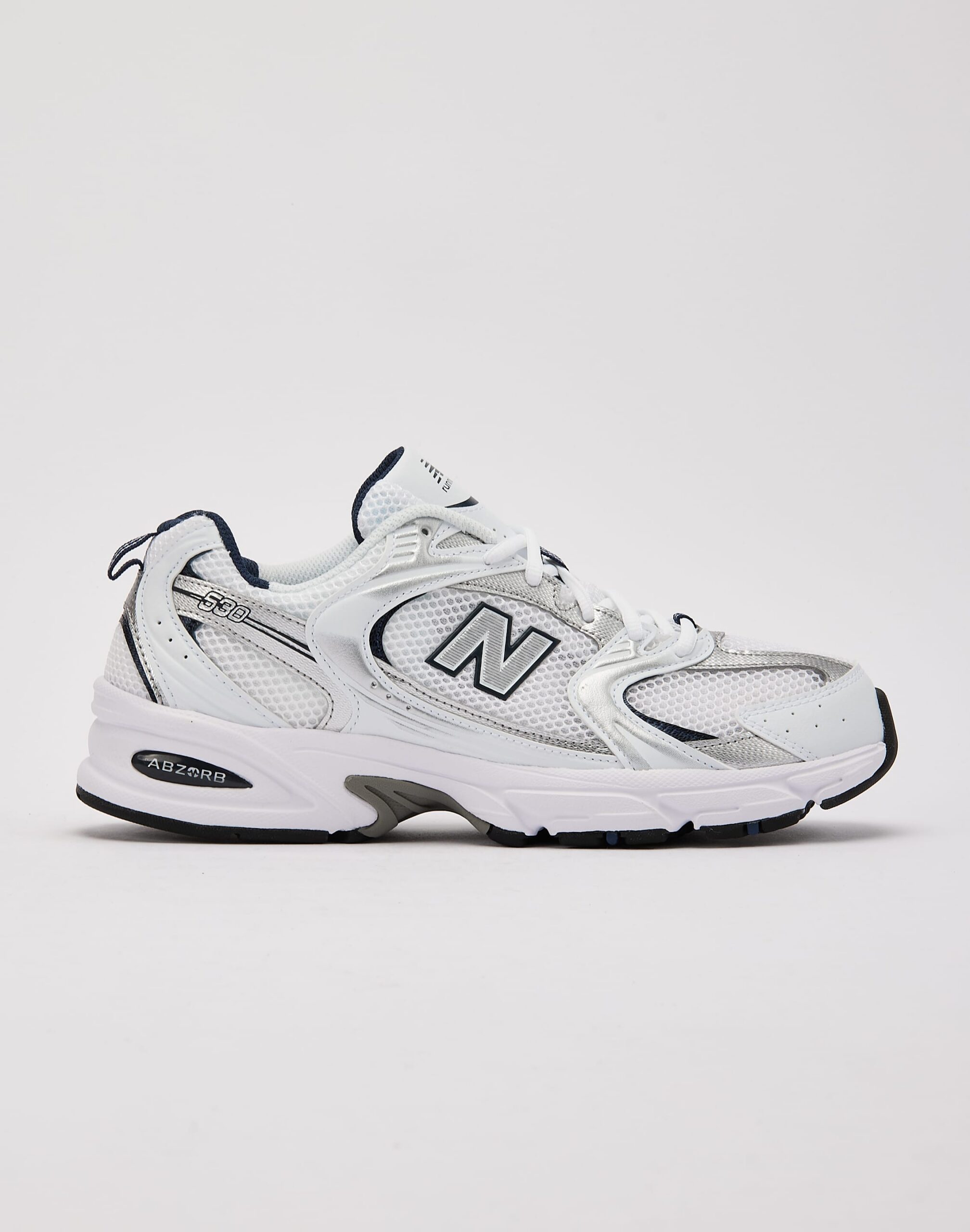 New Balance 530 sneakers in white