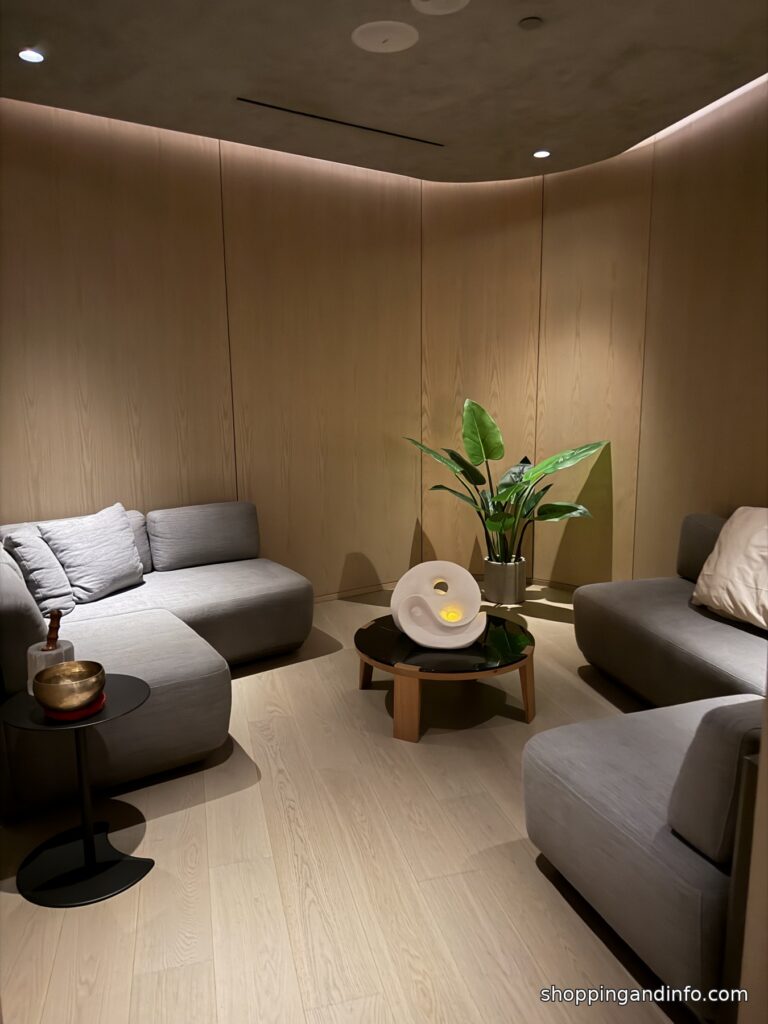 Fairmont Spa Century Plaza relaxation lounge with curved white ceiling